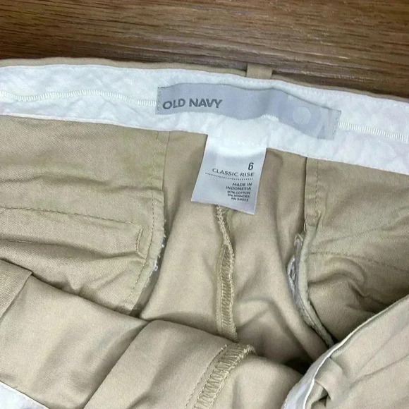 Old Navy Women’s 6 Classic Rise Khaki Cropped Pants - Picture 6 of 7
